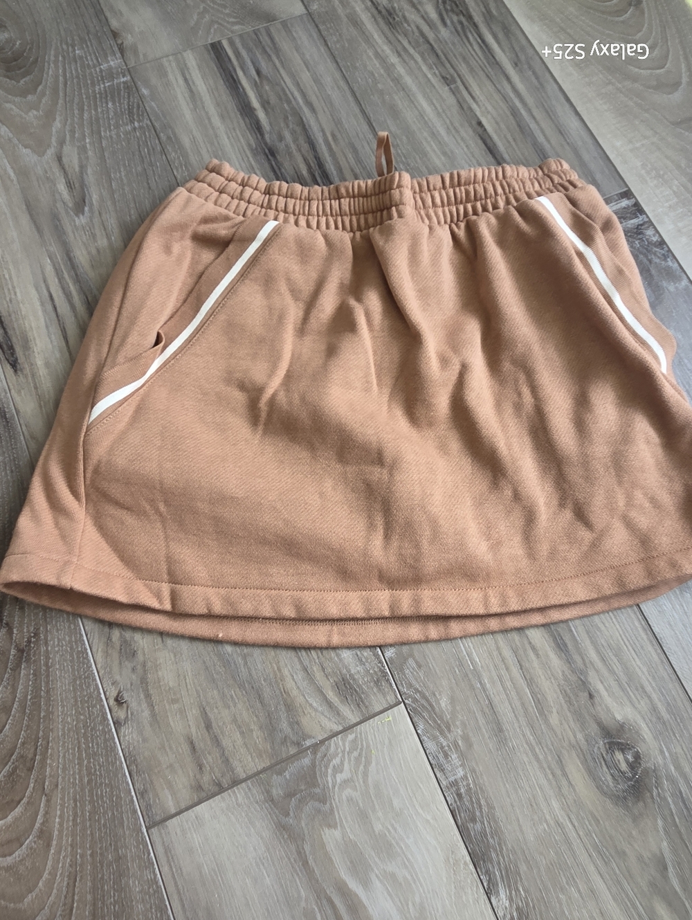 PINK Victoria's Secret Peach-Orange Athletic Skirt with White Trim